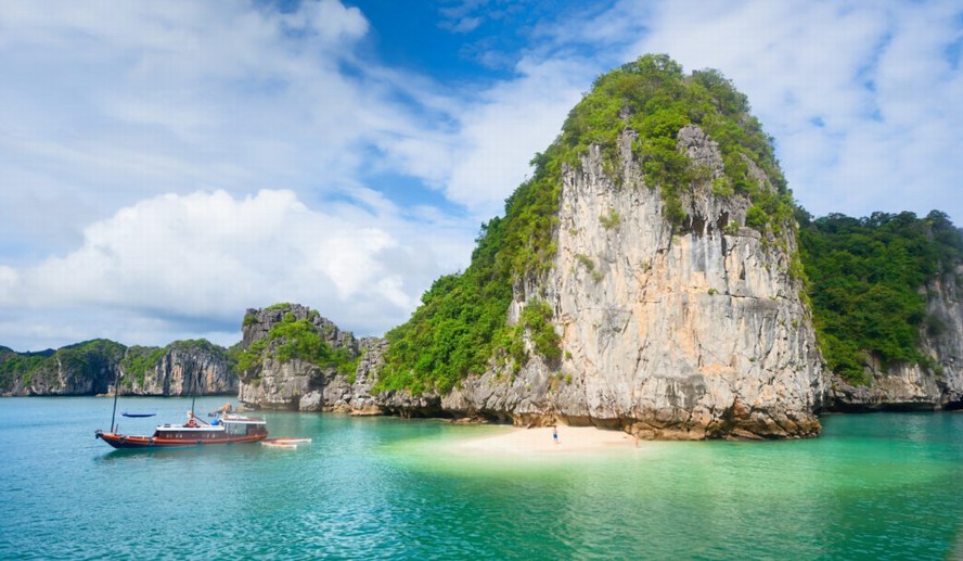 Autumn scenery on Lan Ha Bay